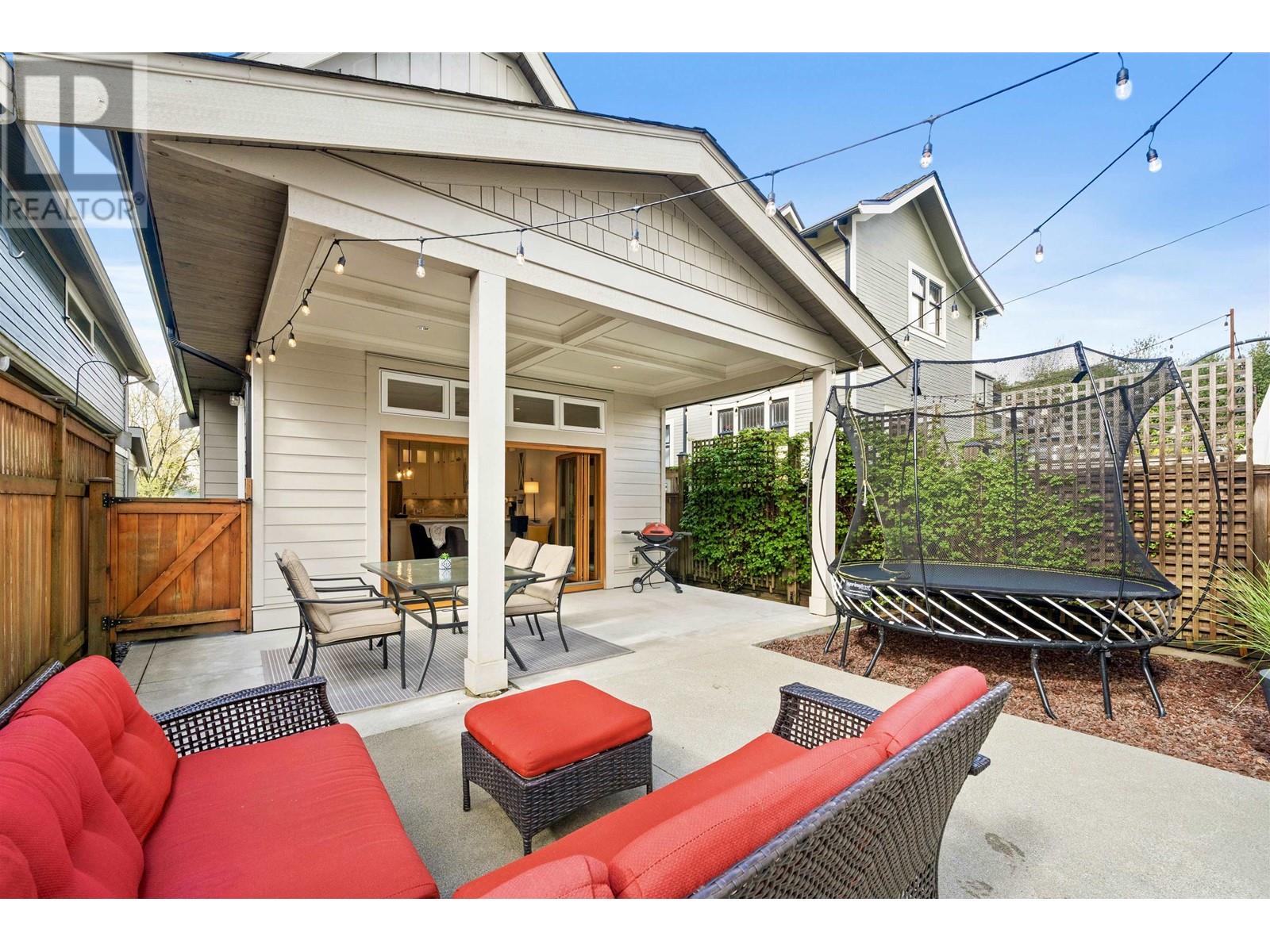 323 Fifth Street, New Westminster, British Columbia  V3L 2X3 - Photo 31 - R2989204