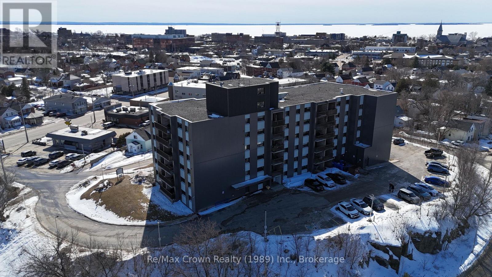 605 - 330 Sixth Avenue W, North Bay, Ontario  P1B 9G1 - Photo 2 - X12033443