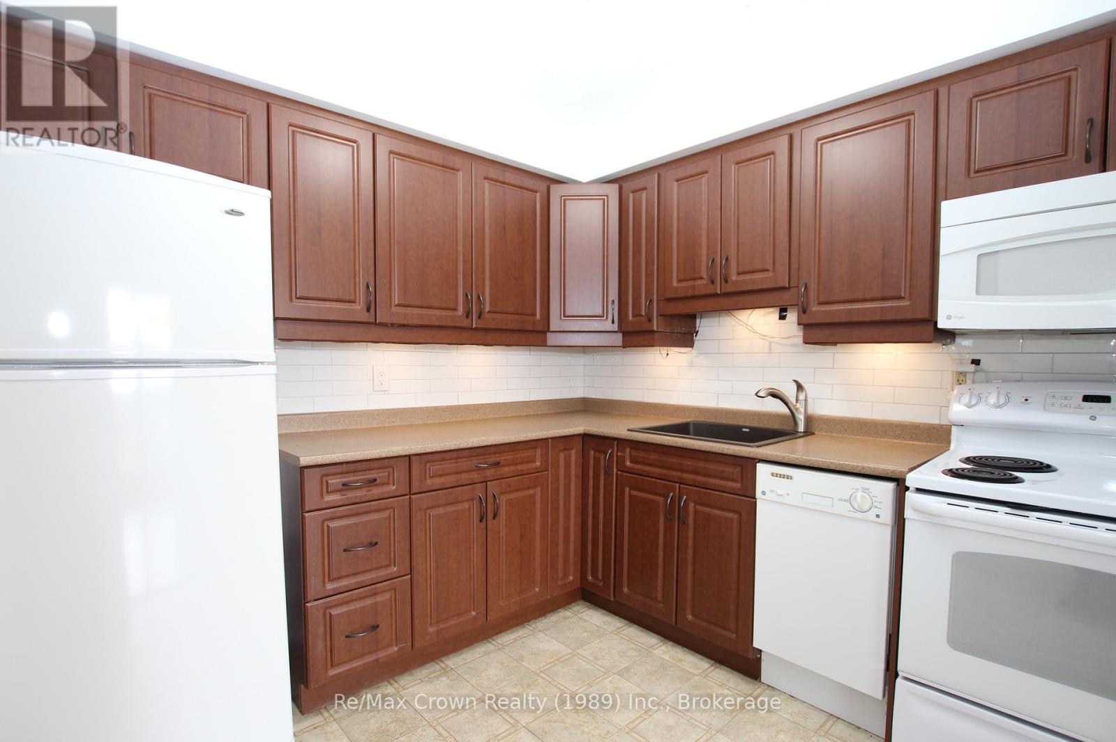 605 - 330 Sixth Avenue W, North Bay, Ontario  P1B 9G1 - Photo 6 - X12033443