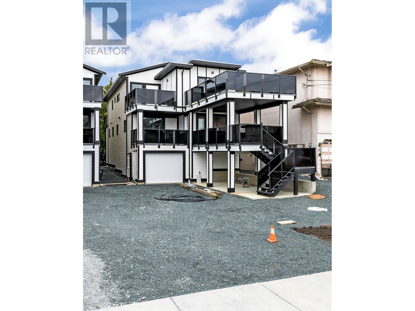 339 Johnston Street, New Westminster, British Columbia  V3M 5H4 - Photo 1 - R2979217