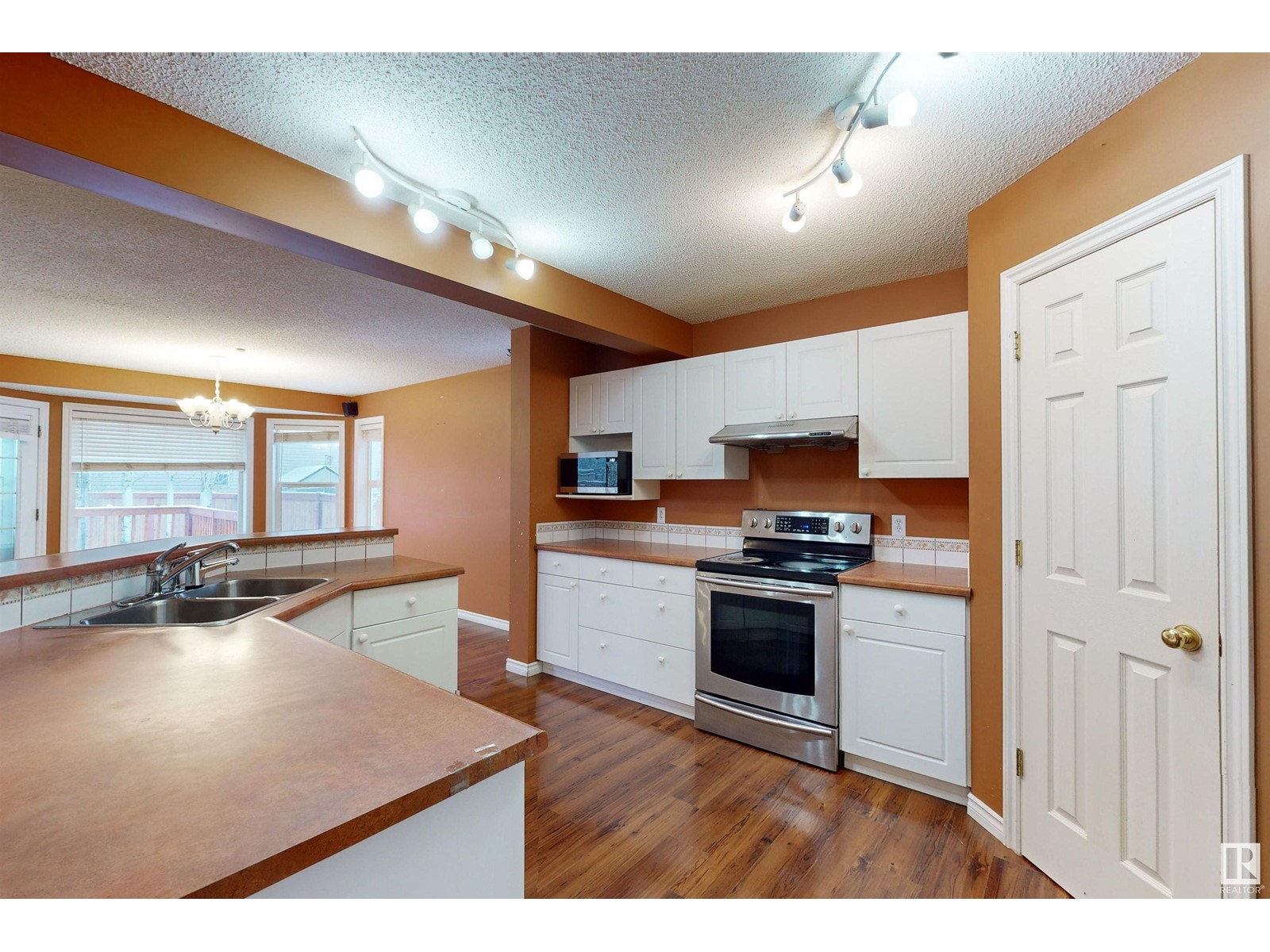 Property at 3553 23 ST NW image 5