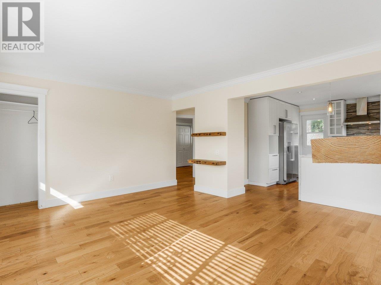 842 Westwood Street, Coquitlam, British Columbia  V3C 3L2 - Photo 7 - R2973071