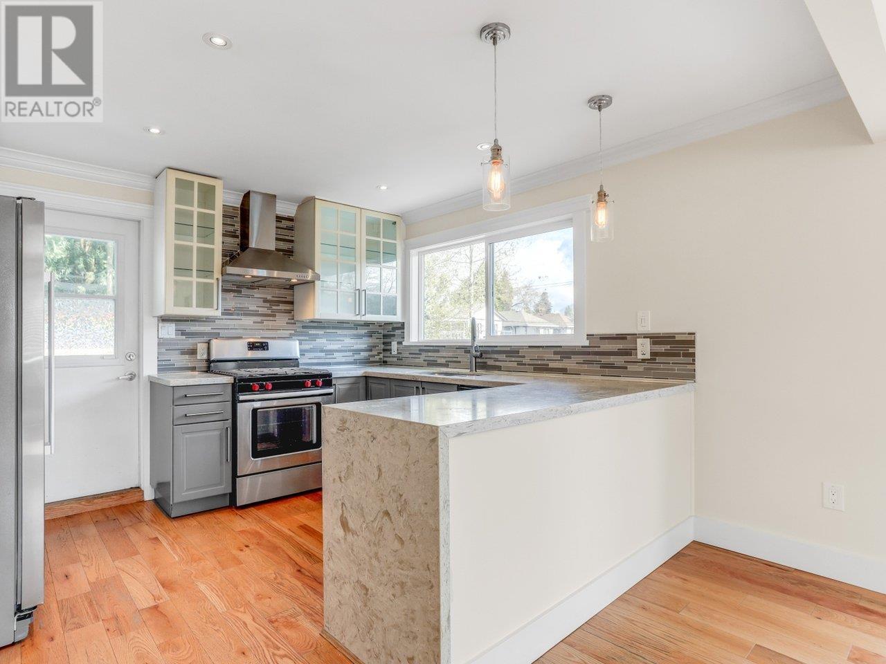 842 Westwood Street, Coquitlam, British Columbia  V3C 3L2 - Photo 8 - R2973071