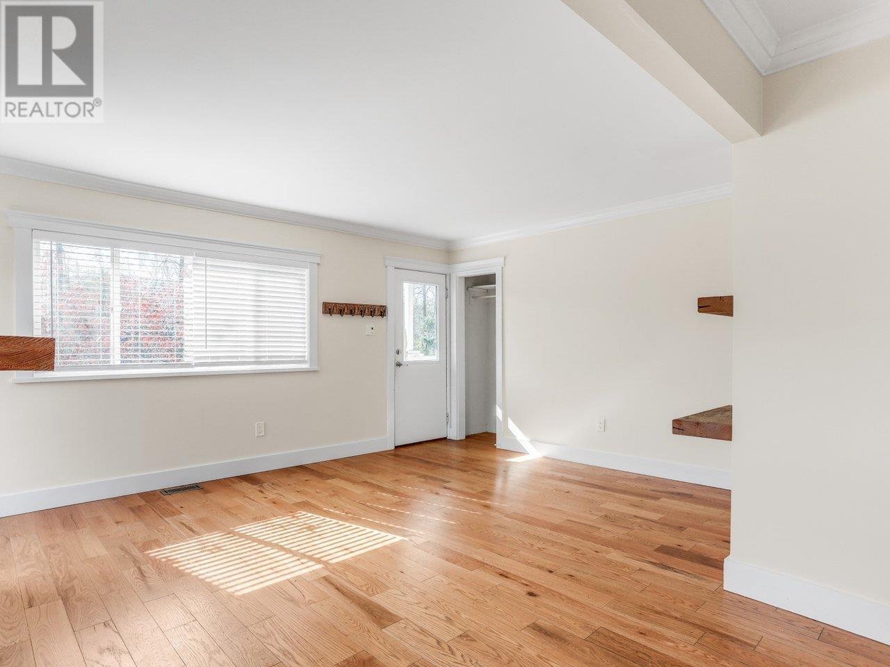 842 Westwood Street, Coquitlam, British Columbia  V3C 3L2 - Photo 6 - R2973071
