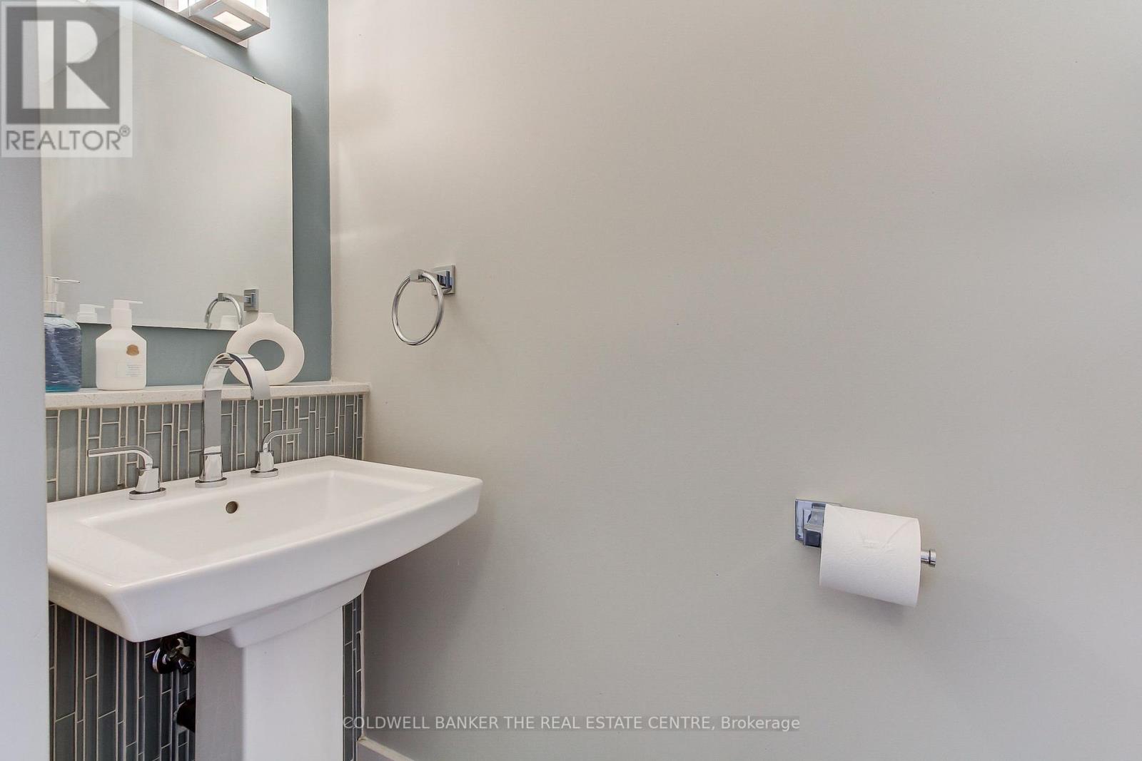 Upper - 696 Reid Street, Innisfil, Ontario  L9S 2E9 - Photo 19 - N12079786