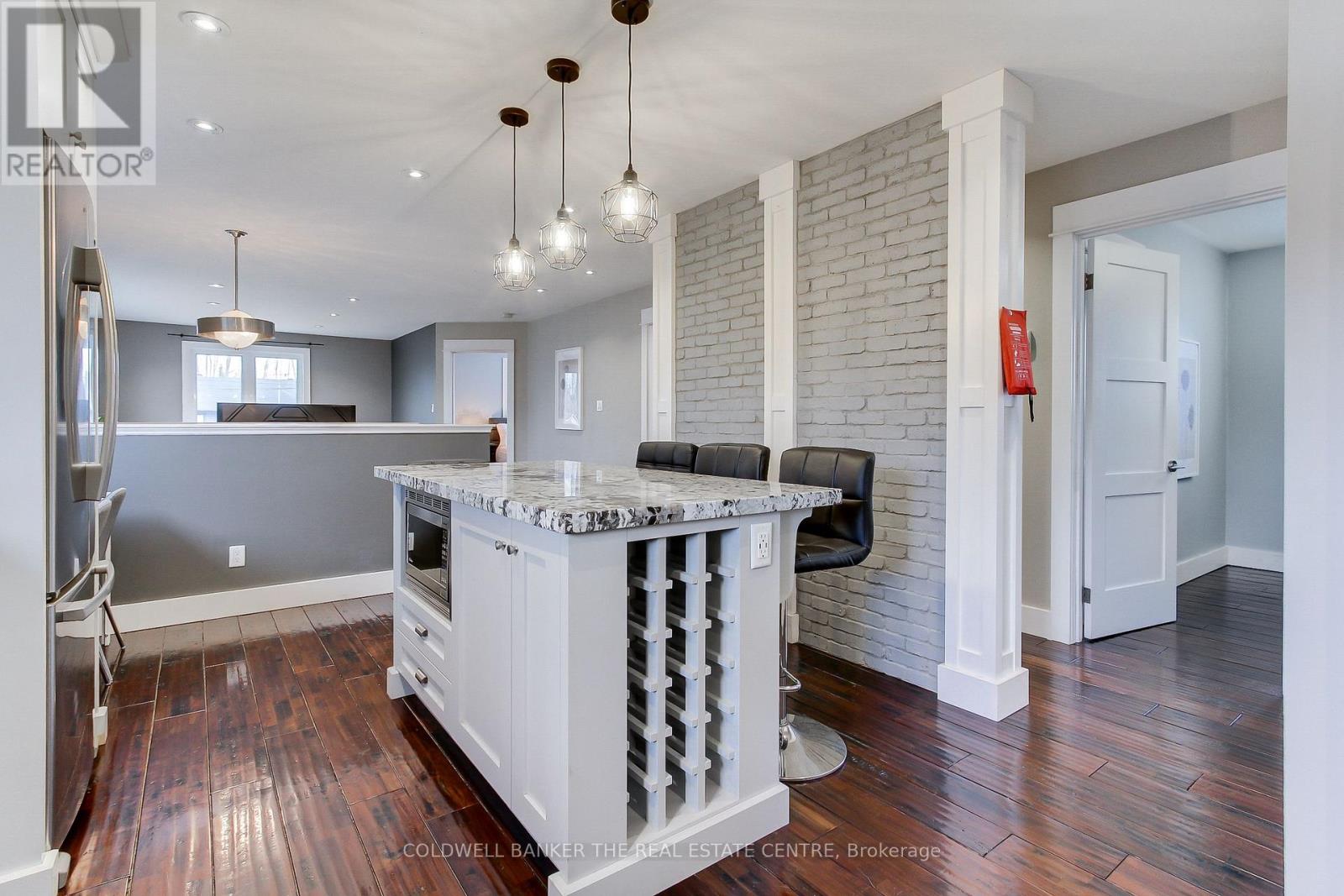Upper - 696 Reid Street, Innisfil, Ontario  L9S 2E9 - Photo 8 - N12079786