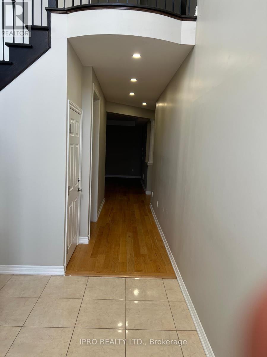 71 Ivor Crescent, Brampton, Ontario  L7A 4L6 - Photo 5 - W12080129