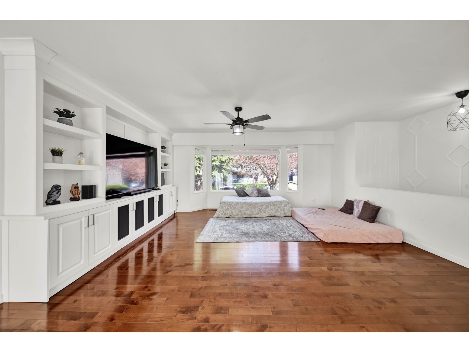 Property at 13822 92A AVENUE image 2