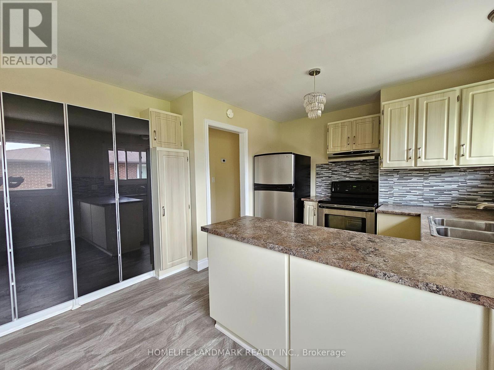 MAIN - 499 TENNYSON COURT, Oshawa, Ontario