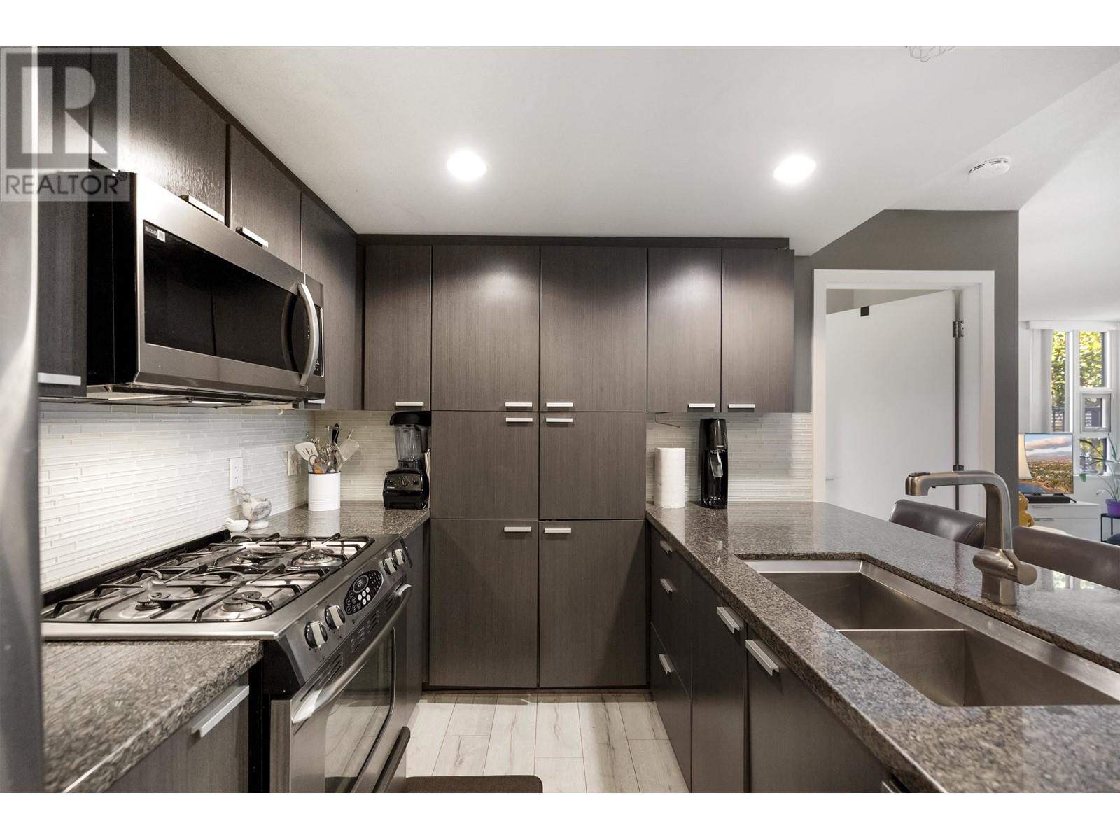 302 2200 Douglas Road, Burnaby, British Columbia  V5C 0G8 - Photo 9 - R2989720