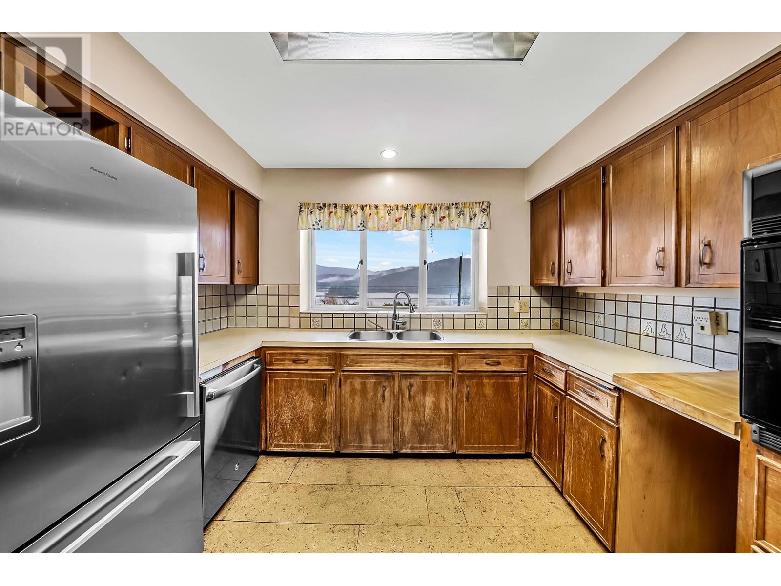 645 Baycrest Drive, North Vancouver, British Columbia  V7G 1N7 - Photo 8 - R2978596