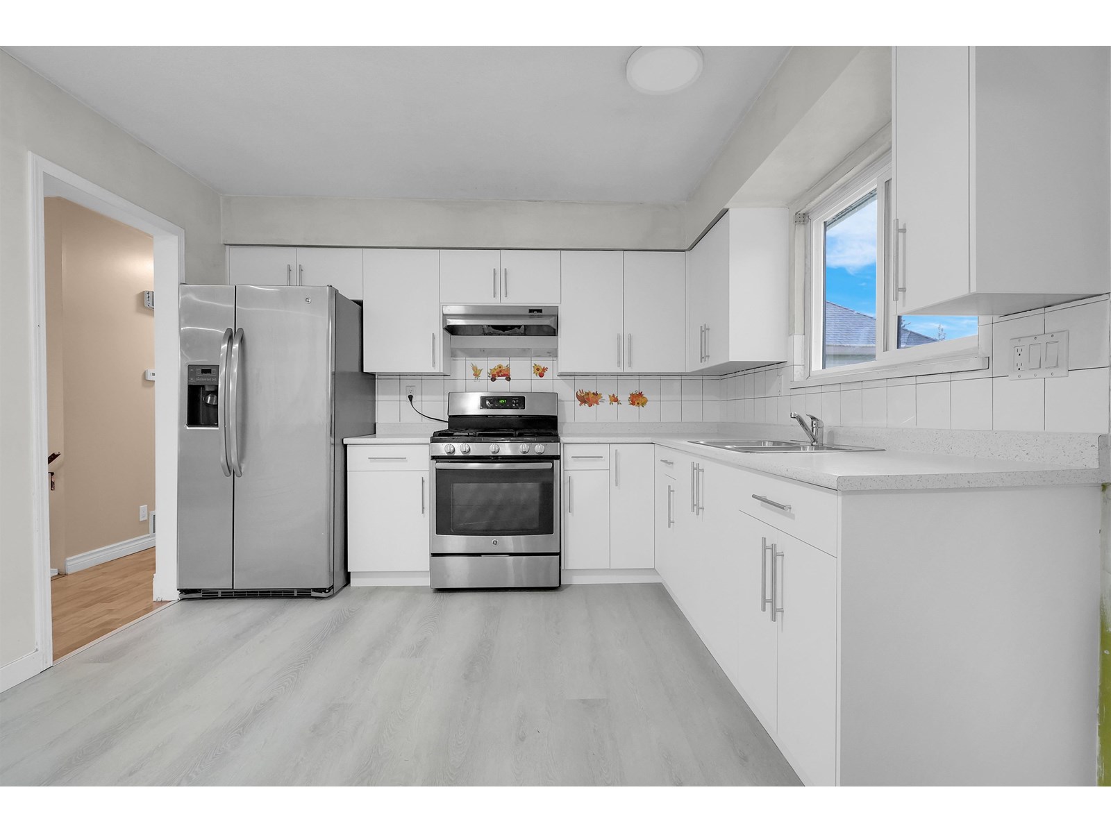 7963 144 Street, Surrey, British Columbia  V3W 5T2 - Photo 2 - R2984661