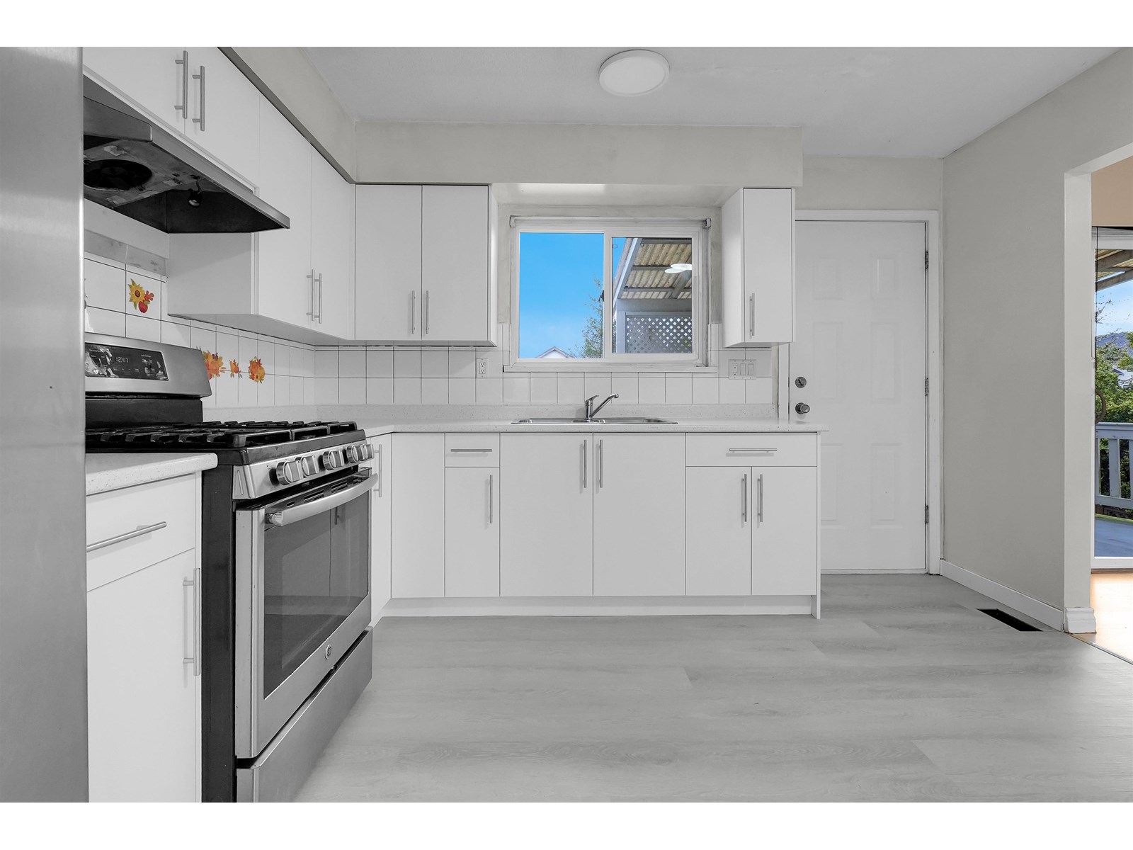 7963 144 Street, Surrey, British Columbia  V3W 5T2 - Photo 3 - R2984661
