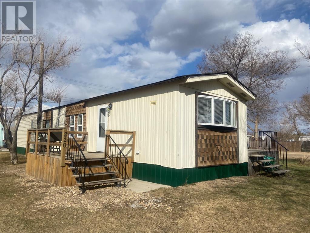 220 1 Avenue Se, Youngstown, Alberta  T0J 3P0 - Photo 2 - A2196605