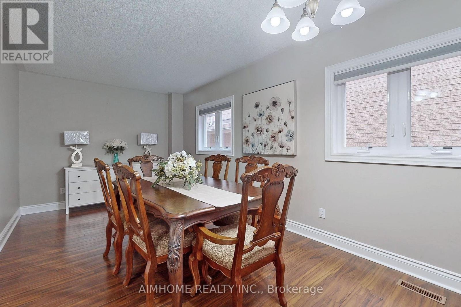 399 Flanagan Court, Newmarket, Ontario  L3X 2G1 - Photo 7 - N12080225