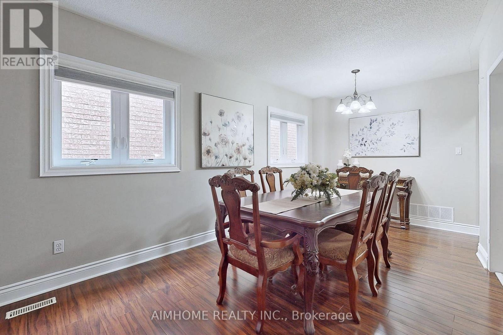 399 Flanagan Court, Newmarket, Ontario  L3X 2G1 - Photo 8 - N12080225