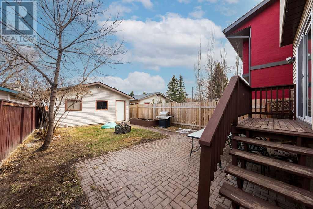 Property at 4006 46 Street SW image 2
