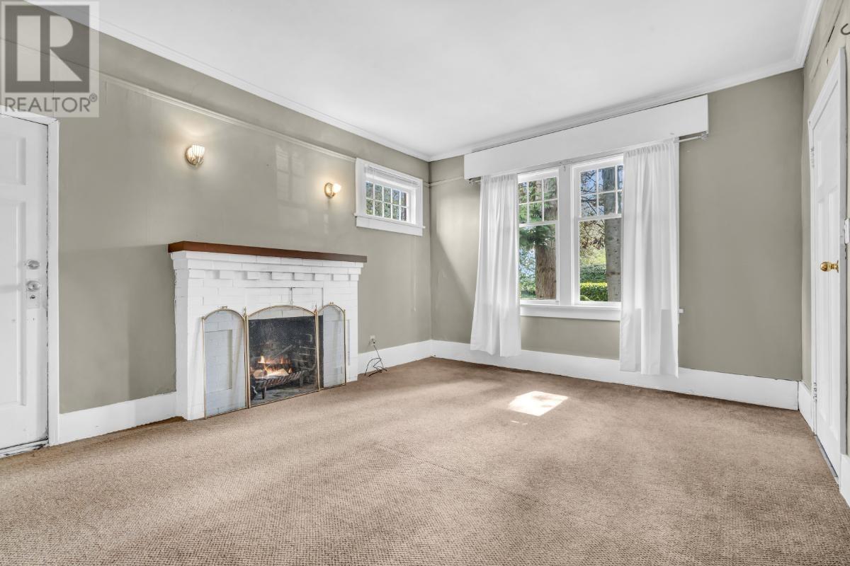 Property at 1775 CEDAR CRESCENT image 5