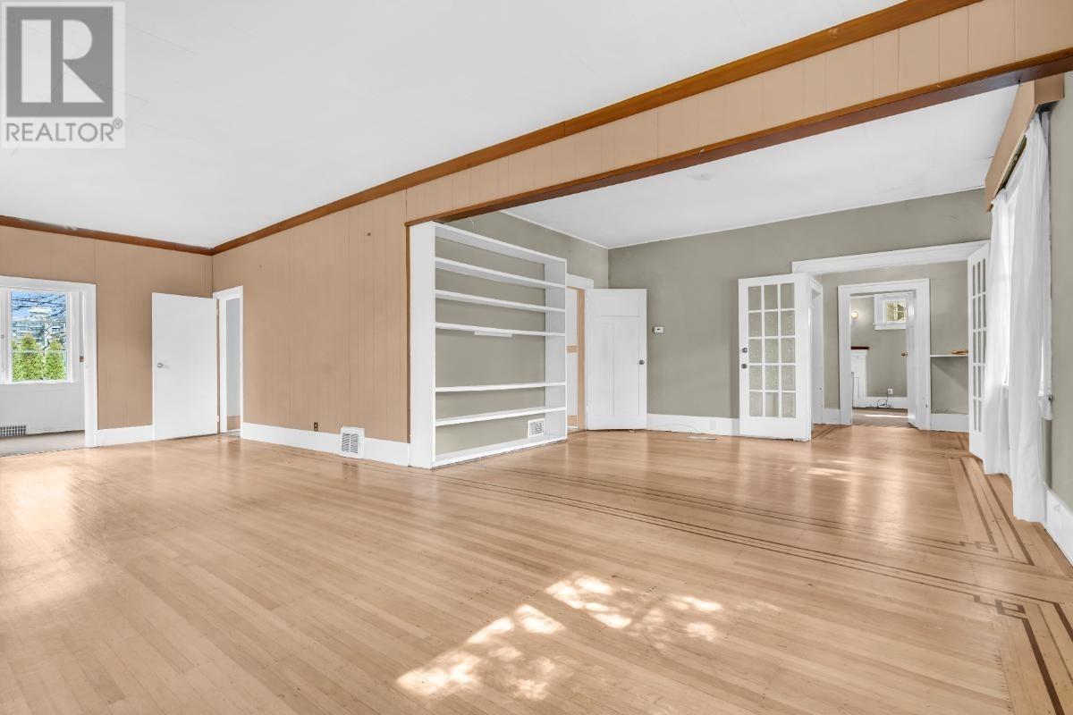 Property at 1775 CEDAR CRESCENT image 2