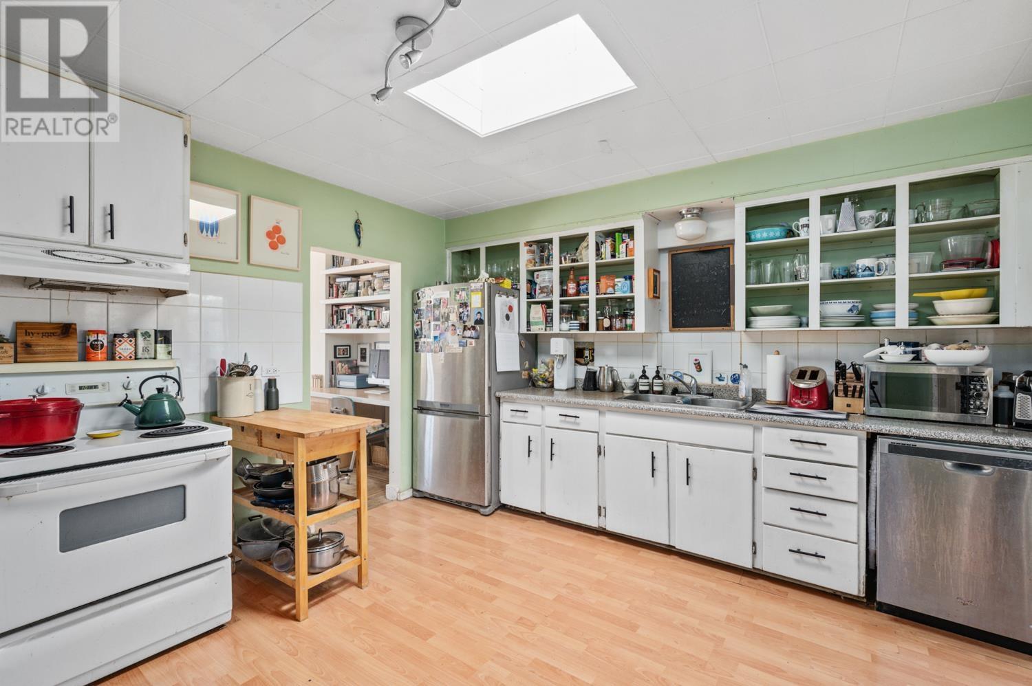 4225 John Street, Vancouver, British Columbia  V5V 3W8 - Photo 6 - R2989740