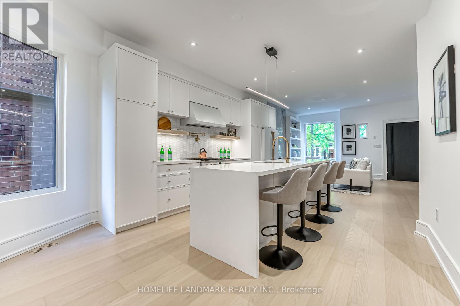 195 Albany Avenue, Toronto, Ontario  M5R 3C7 - Photo 10 - C12080283