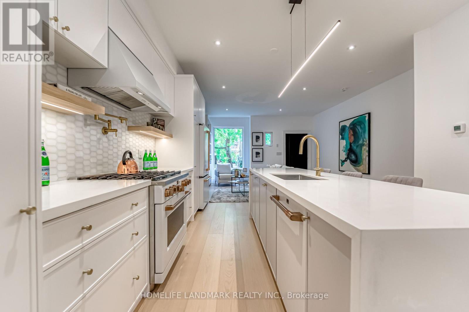 195 Albany Avenue, Toronto, Ontario  M5R 3C7 - Photo 11 - C12080283