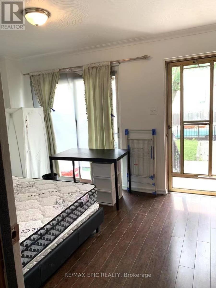 Main - 137 Markham Street, Toronto, Ontario  M6J 2G4 - Photo 3 - C12080287
