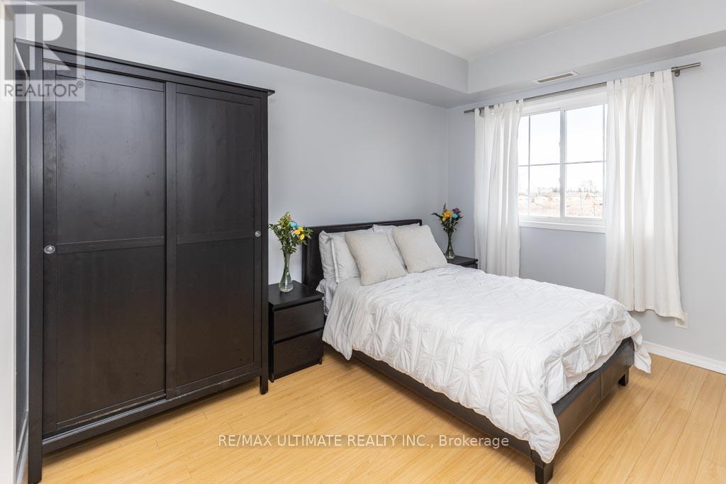 Property at 207 - 1785 EGLINTON AVENUE E image 4
