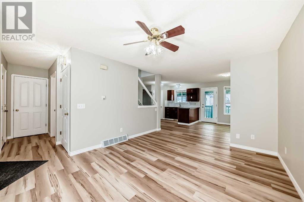 Property at 138 Appleburn Close SE image 3