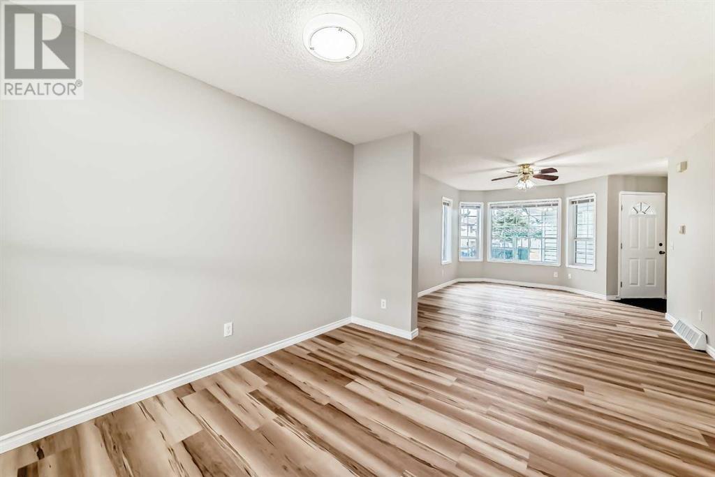 Property at 138 Appleburn Close SE image 2
