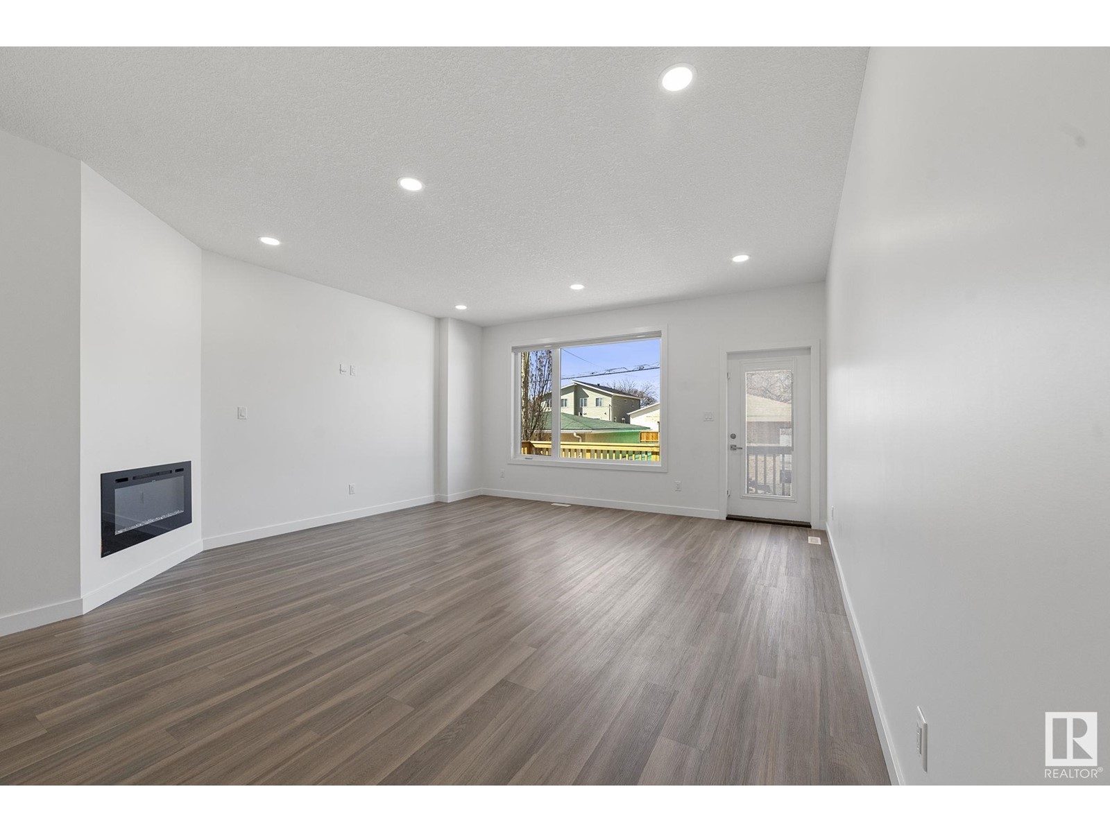 Property at 12126 102 ST NW image 3