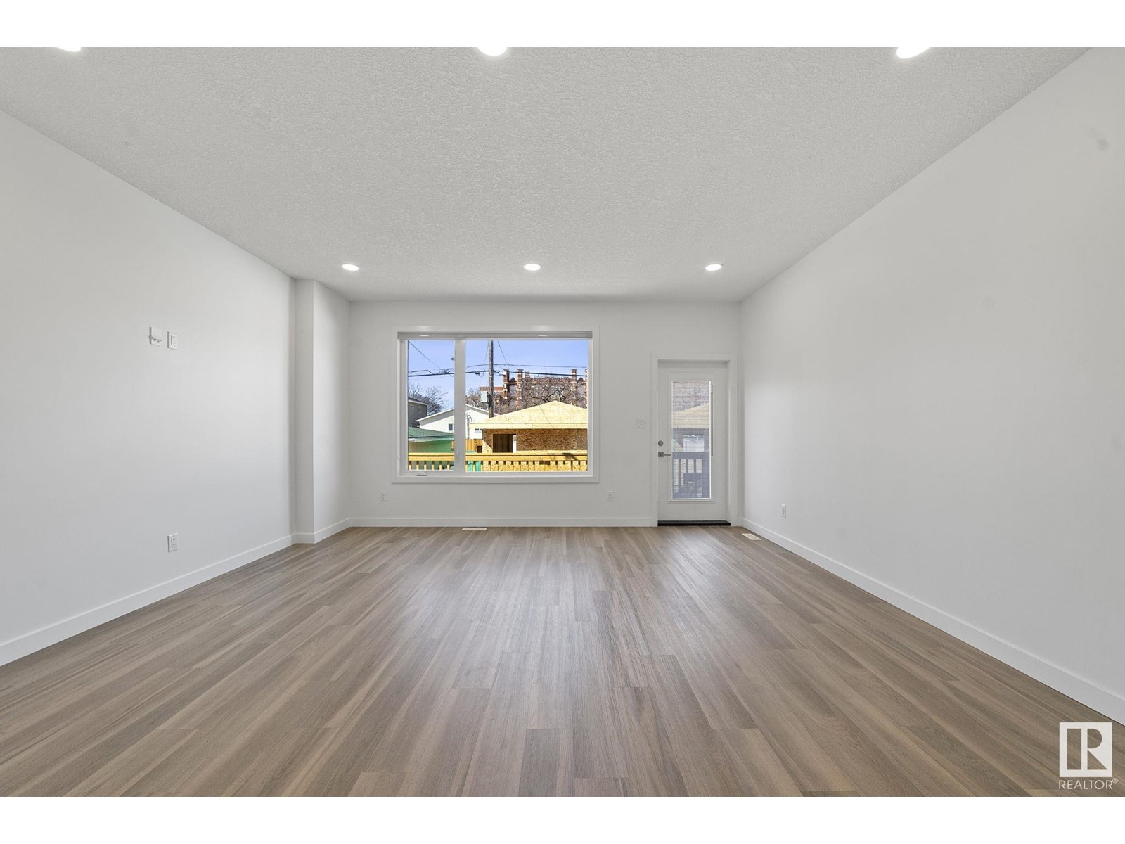 Property at 12126 102 ST NW image 4
