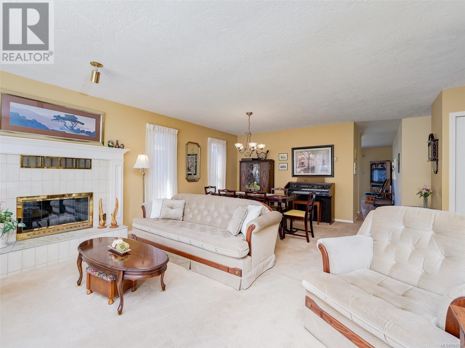 Property at 1244 Mariposa Ave image 5