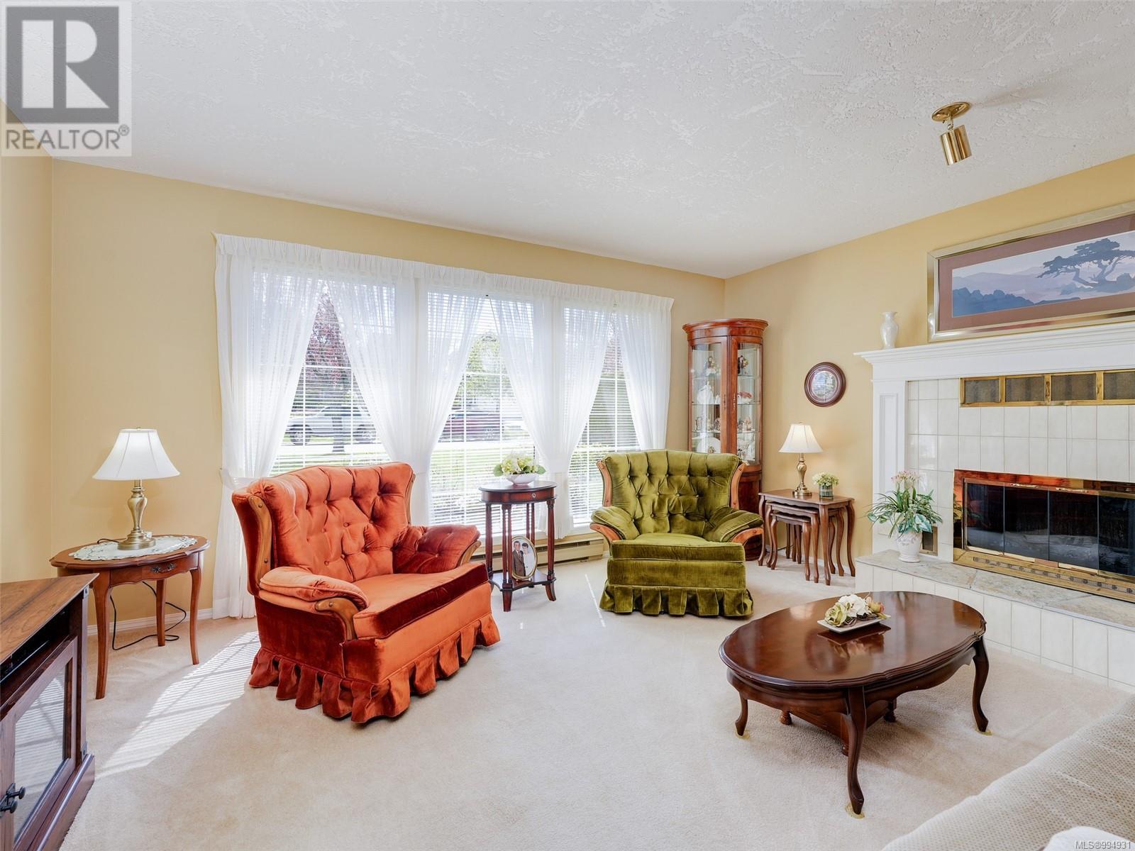 Property at 1244 Mariposa Ave image 3