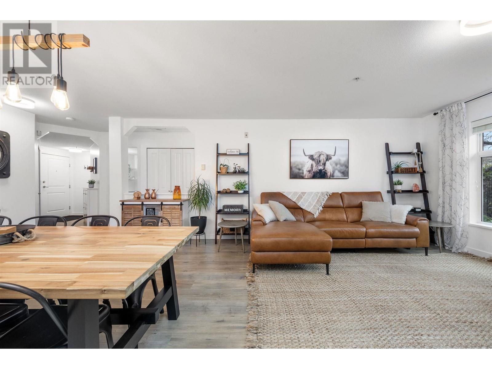 Listing Picture 3 of 32 : 119 5700 ANDREWS ROAD, Richmond / 烈治文 - 魯藝地產 Yvonne Lu Group - MLS Medallion Club Member