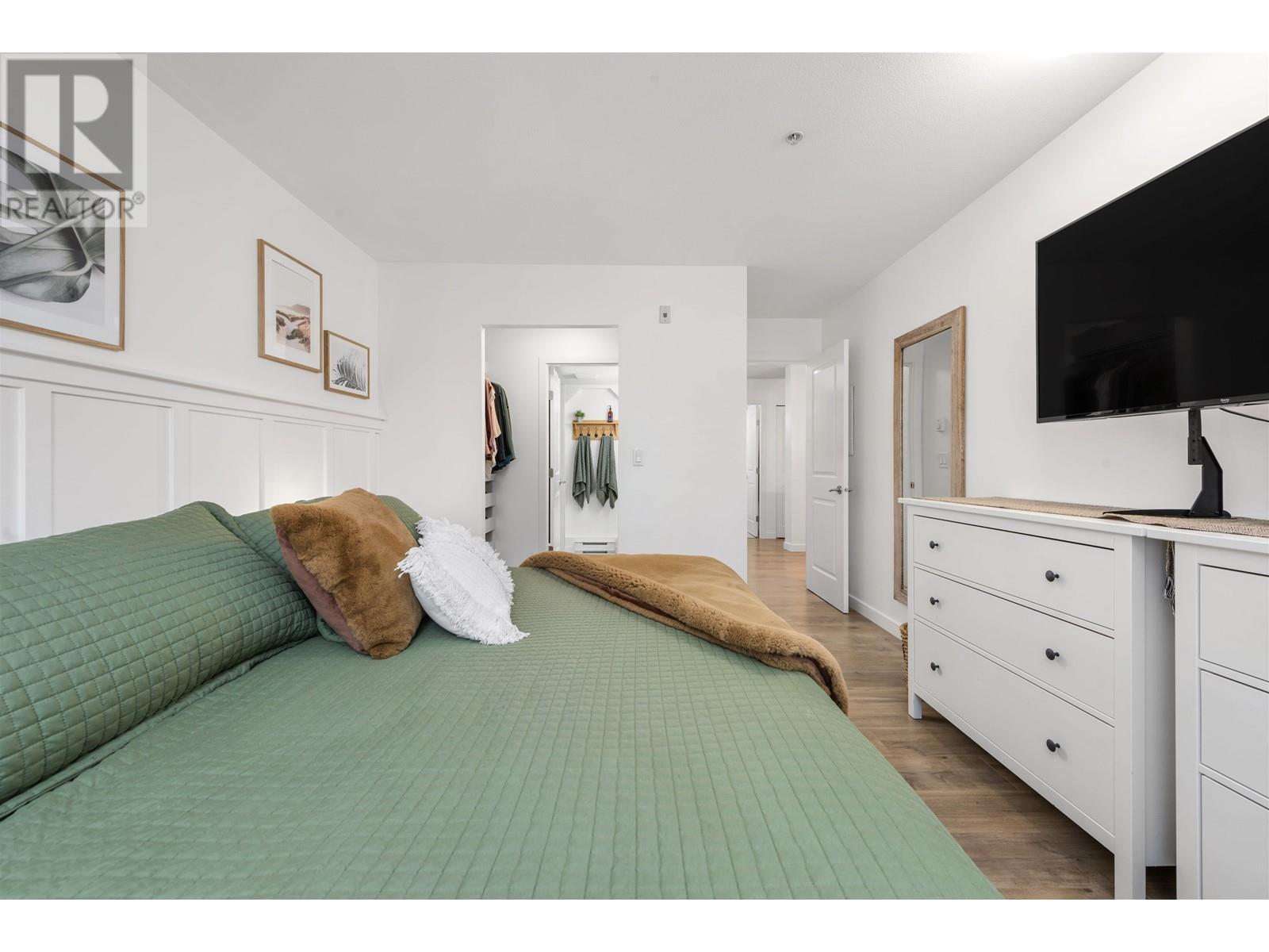 Listing Picture 16 of 32 : 119 5700 ANDREWS ROAD, Richmond / 烈治文 - 魯藝地產 Yvonne Lu Group - MLS Medallion Club Member