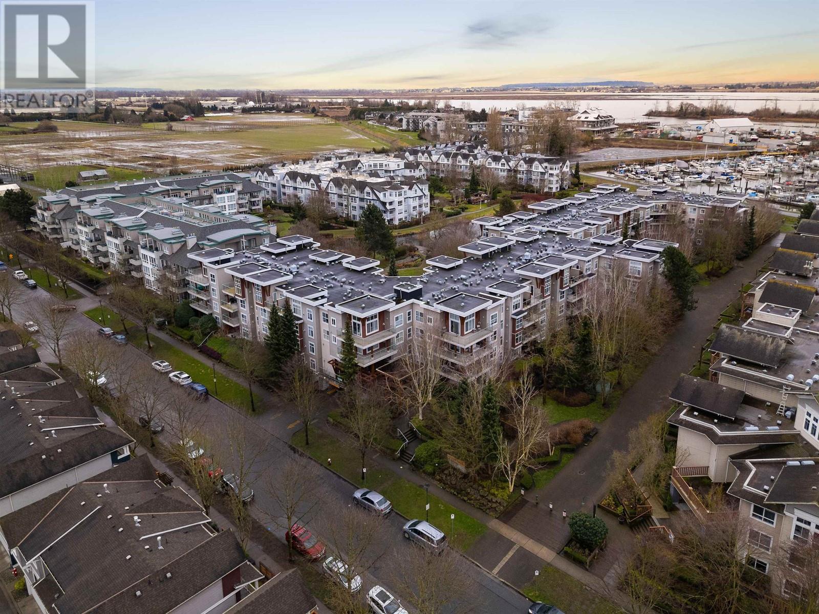 Listing Picture 27 of 32 : 119 5700 ANDREWS ROAD, Richmond / 烈治文 - 魯藝地產 Yvonne Lu Group - MLS Medallion Club Member