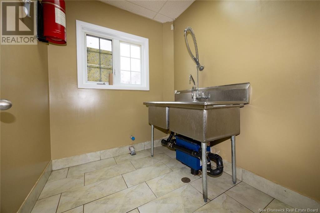 872 Regent Street, Fredericton, New Brunswick  E3B 3Y8 - Photo 14 - NB115585