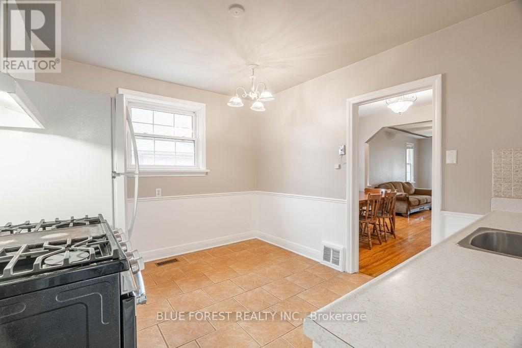 Photo 19 of 38 for 504 Hale Street