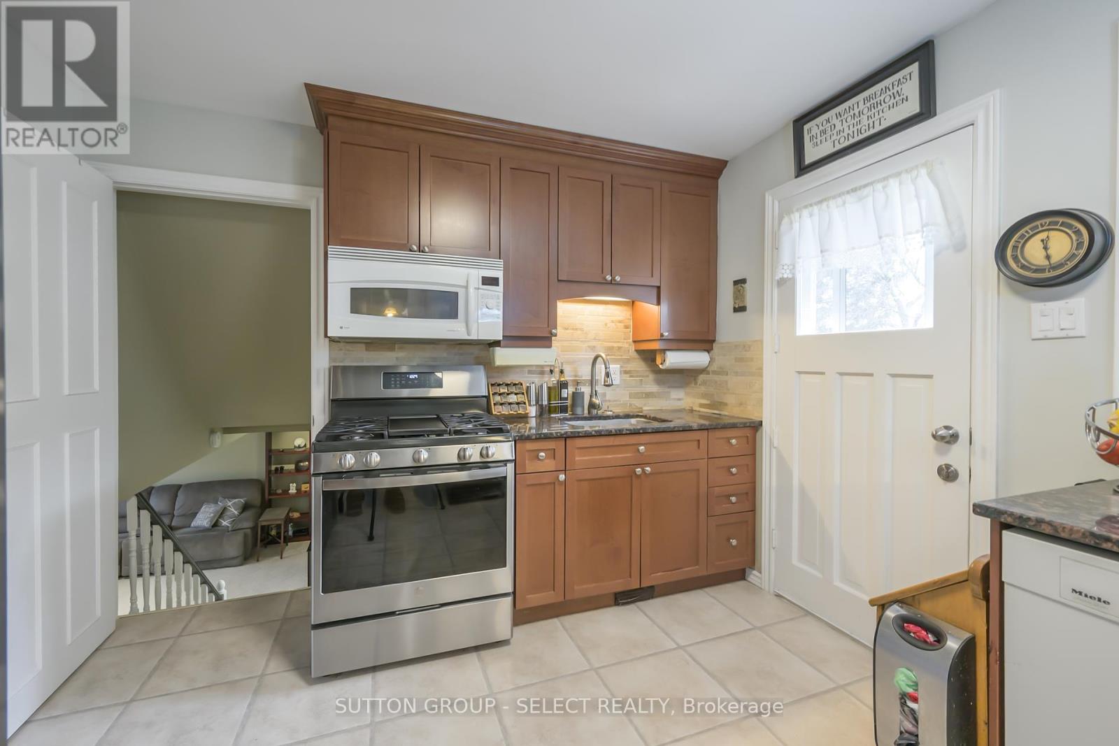 18 Tilipe Road, London East, Ontario  N5V 2X4 - Photo 12 - X12080371