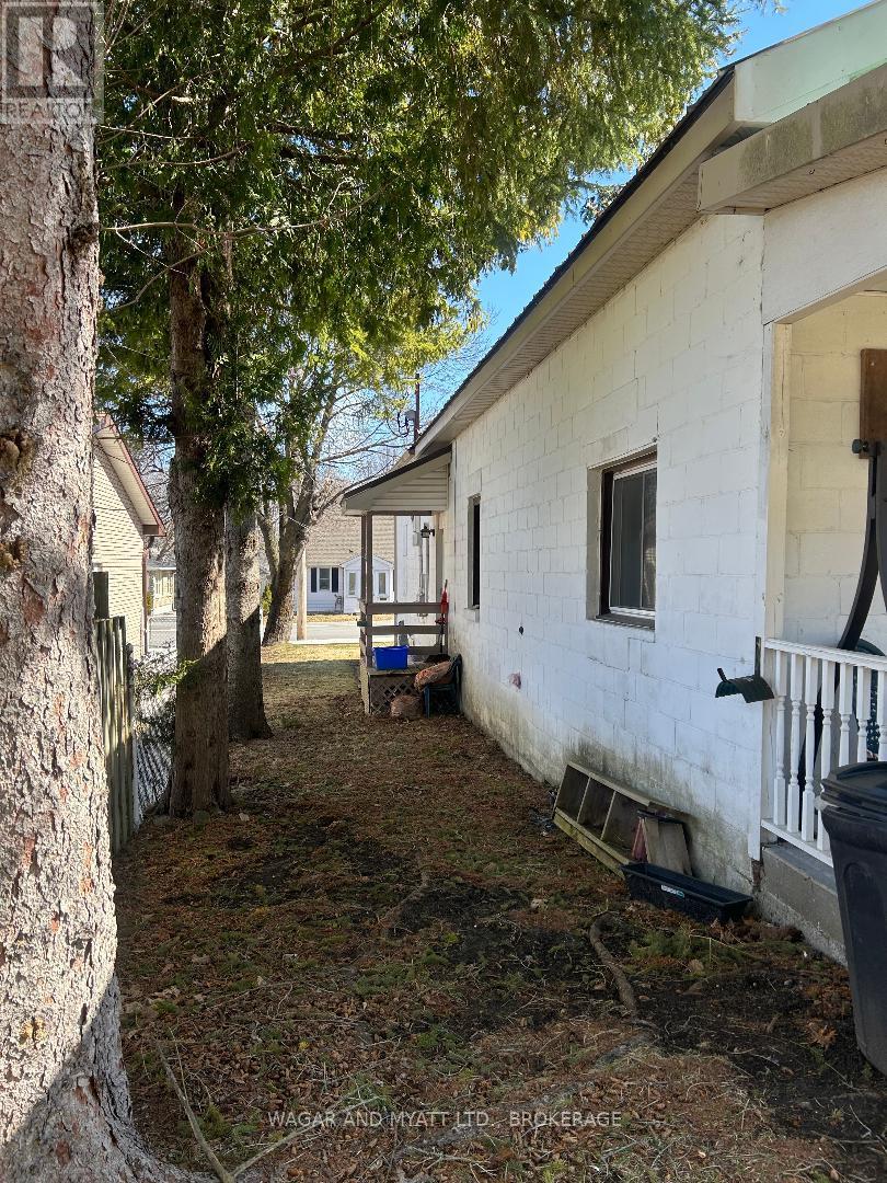 Property at 172 RICHARD STREET image 3