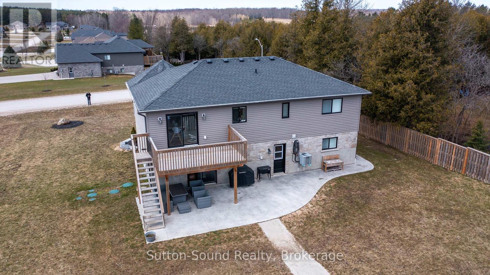 111 Donway Drive, Chatsworth, Ontario  N0H 1G0 - Photo 2 - X12039547