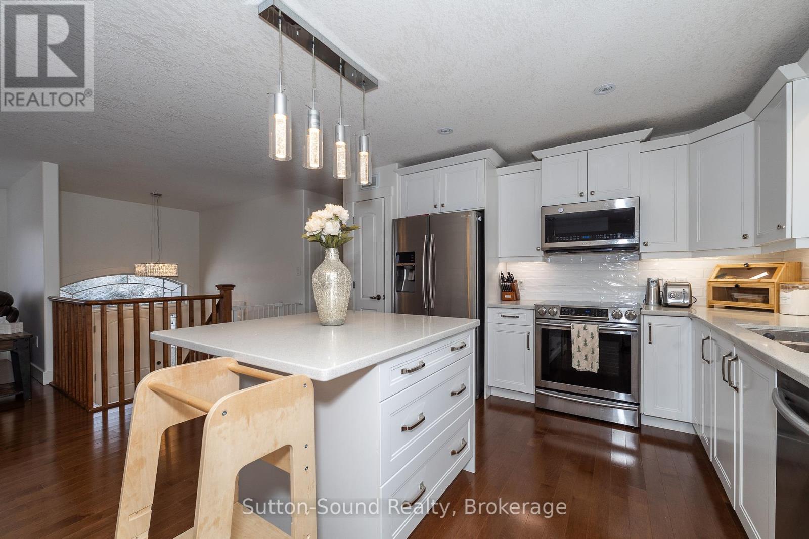 111 Donway Drive, Chatsworth, Ontario  N0H 1G0 - Photo 9 - X12039547