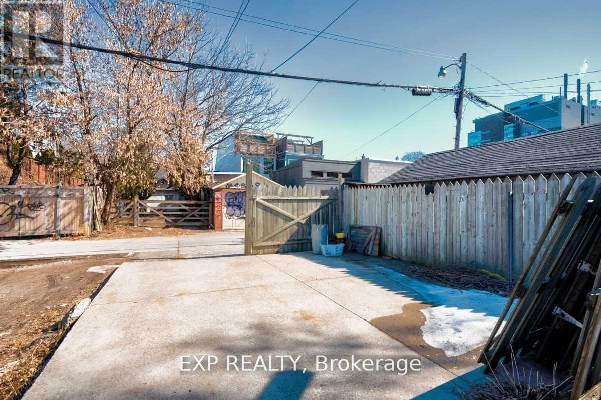 Property at 461 BATHURST STREET image 5