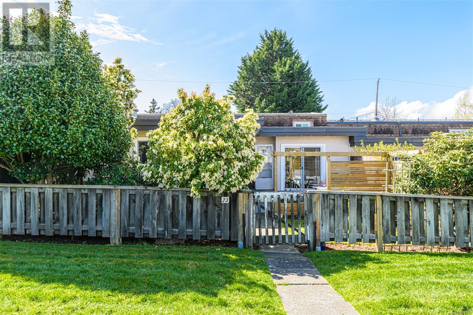 23 3060 Harriet Rd, Saanich, British Columbia  V9A 1T5 - Photo 35 - 994132