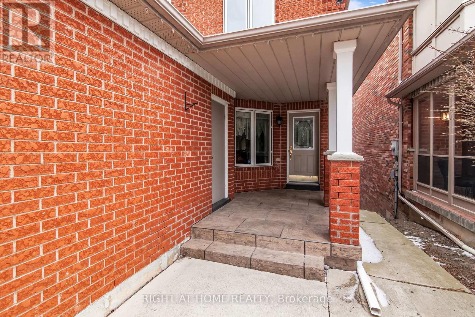 Property at 404 HEWITT CIRCLE image 3