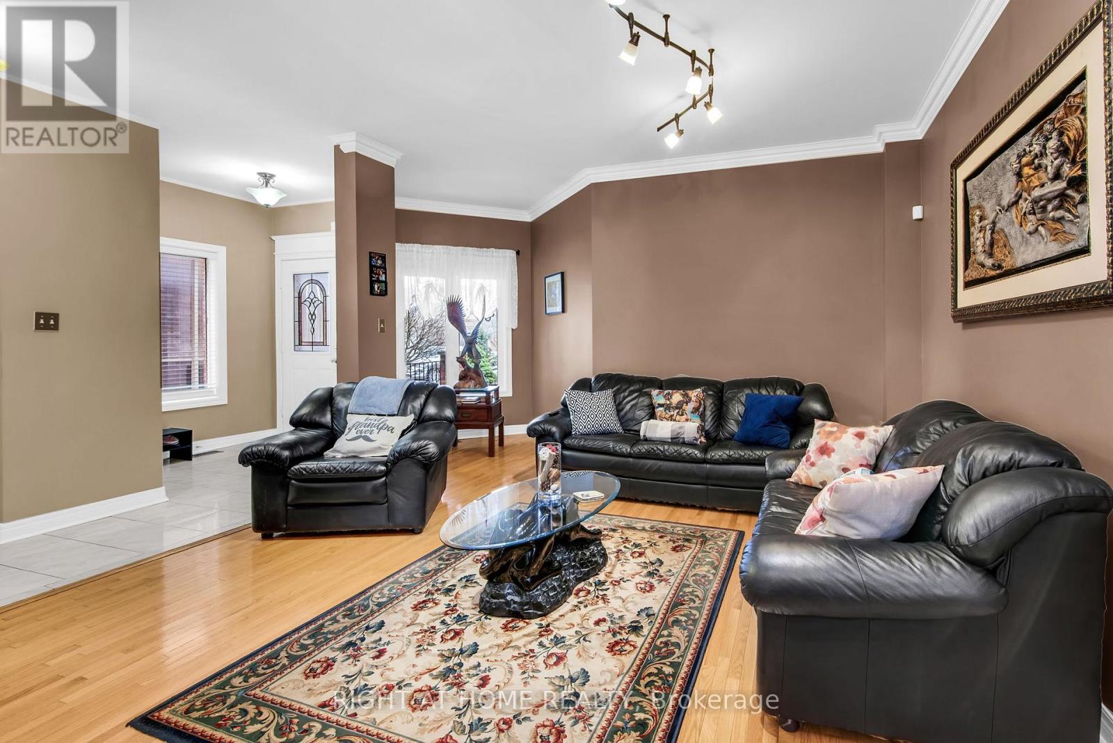 404 Hewitt Circle, Newmarket, Ontario  L3X 2L8 - Photo 6 - N12080403