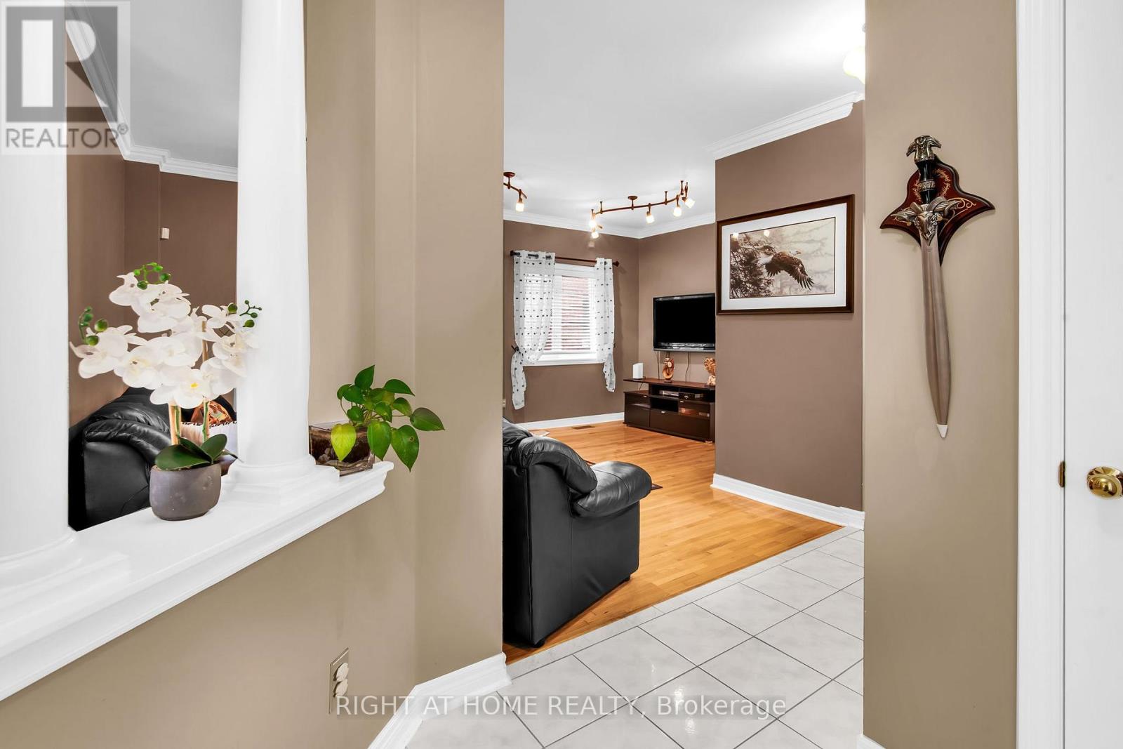 404 Hewitt Circle, Newmarket, Ontario  L3X 2L8 - Photo 7 - N12080403