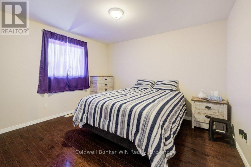460 King Street E, Wellington North, Ontario  N0G 2L2 - Photo 17 - X12037325