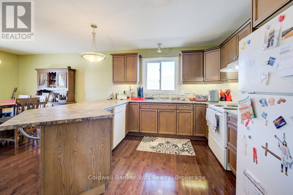 460 King Street E, Wellington North, Ontario  N0G 2L2 - Photo 8 - X12037325